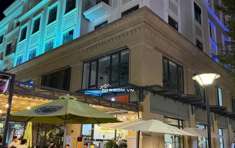 Cho thuê shophouse  2 mặt tiền, nội thất đầy đủ tại Vinhomes Grand Park